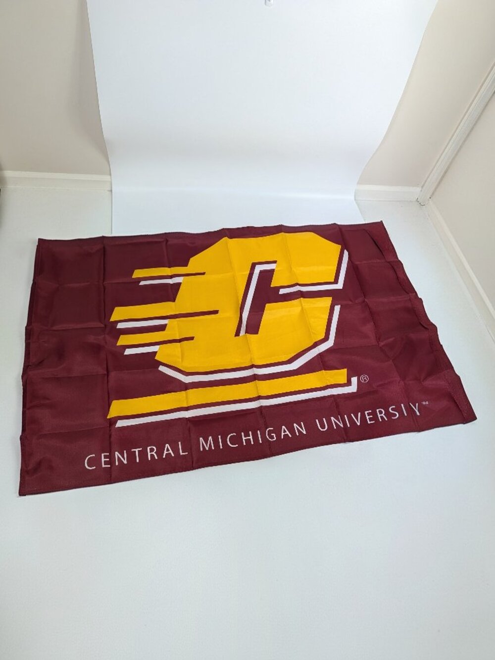 Central Michigan University Chippewas 3x5 Garden Flag Nylon With Clips/Hooks CMU